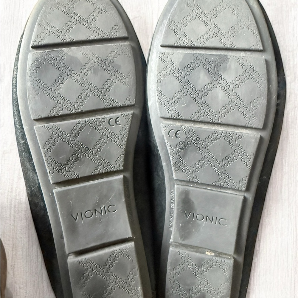 Vionic Mesa Black Suede Loafers Classic Flats Size 8 - Picture 5 of 6